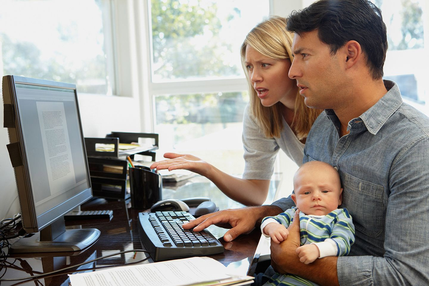 young-family-learning-about-faoc-on-desktop